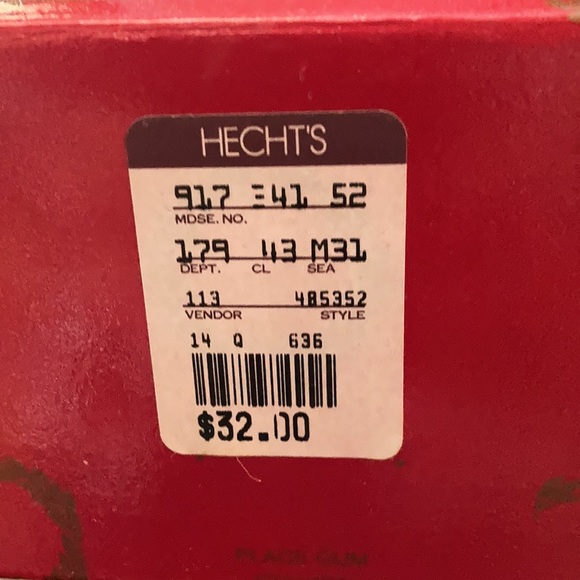 Vintage Christmas music box w/ original box by Home for the Holidays. Good shape - Picture 6 of 7